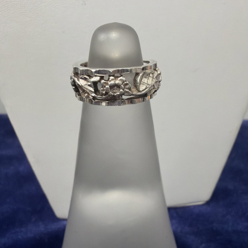 Sterling Silver 925 6.3gDiamond Cut Flower Band Ring Size 5